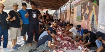 DKM Al-Haq Potong 6  Sapi dan 2 Domba Kurban, 1400 Bungkus Didistribusikan ke Jamaah dan Warga Sekiyar Kecamatan Margahayu