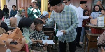 Bupati Bandung Dadang Supriatna Doakan Puluhan Peserta Khitanan Massal Jadi  Anak Shaleh Pemimpin Masa Depan