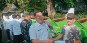 Upaya Percepatan Panen, Pemkab Purwakarta Serahkan 15 Unit Power Teaser Kepada Sejumlah Poktan