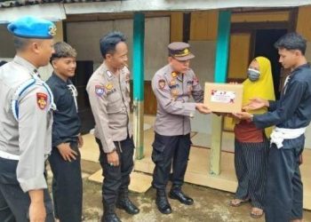 Dalam Rangka Hari Bhayangkara Ke 79 Polsek Susukan Berikan Bantuan Sosial