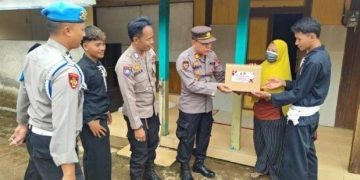 Dalam Rangka Hari Bhayangkara Ke 79 Polsek Susukan Berikan Bantuan Sosial