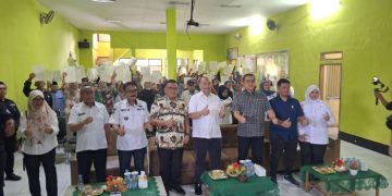 Terima 206 Sertifikat PTSL Warga Desa Cimekar Gembira