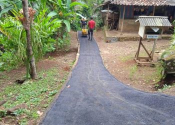 Desa Kalapanunggal Penetrasikan Anggaran BP Pada Perbaikan Ruas Jalan Lingkungan
