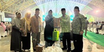 Dinas PUTR Beri Oleh-oleh Kopi dan Rujak Ciherang kepada Kafilah Kabupaten Subang