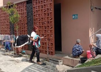 Pasokan Air Perumda Tirta Intan Terhenti Dua Hari, Emak-Emak Antri Angkut Air dari Masjid