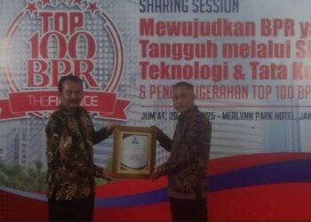 Perumda BPR Garut Raih Penghargaan Prestisius Top 100 BPR