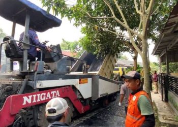 Disperkim Purwakarta Lakukan Pemeliharaan Jalan Perumahan