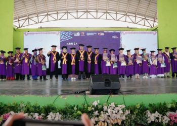 Bupati Bandung Apresiasi, Ribuan Wisudawan  Sekolah Lansia