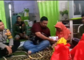 Tangis di Tengah Malam : Harapan Baru untuk Emak Acih dan Anaknya yang Disabilitas Pasca Kebakaran