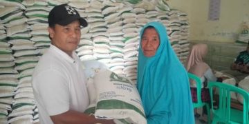 Pemdes Girimulya Salurkan Bantuan Pangan Beras Kepada 792 KPM, Warga Rasakan Manfaatnya