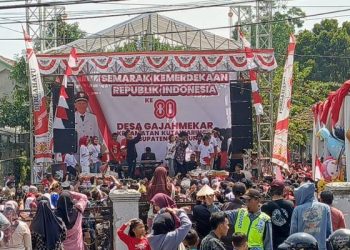 Penyanyi Sunda Abiel Jatnika Mengaku  Senang Bisa Jadi Bintang Tamu  Semarak Kemerdekaan  di  Desa Gajahmekar