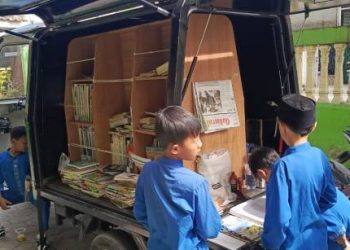 Operator Torca Perpustakaan Keliling Margahayu Yuda Nadatra Tunjukan Dedikasi Pada Tugas