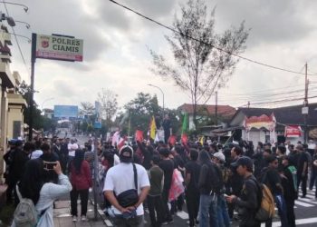 Unjuk Rasa Mahasiswa di Ciamis Ricuh, 7 Polisi Dan Sejumlah Massa Luka-Luka, Fasilitas DPRD Rusak, Provokator Diamankan