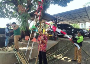 Pemdes Nagrak Kerja Bakti serta Pasang Umbul-Umbul HUT RI Ke-80