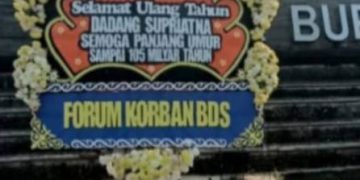 Kurang dari Setengah Jam Karangan Bunga “Selamat Ulang Tahun Dadang Supriatna Semoga Panjang Umur Sampai 105 Miliar Tahun”  Diamankan Satpol PP