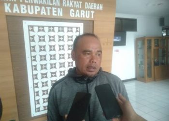 Warga Garut Ini Keluhkan Daerahnya Penghasil Listrik Namun Malam Hidup Dalam Bayang Kegelapan