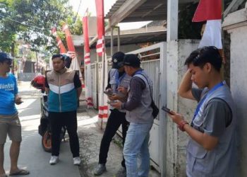 Puluhan Mahasiswa Universitas Nurtanio Margahayu Berbaur dengan Warga Desa Sayati Kerja Bakti dalam KKN MT