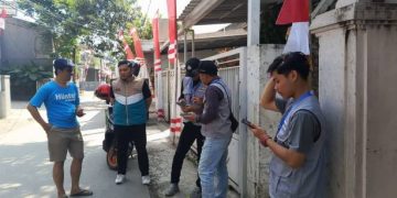 Puluhan Mahasiswa Universitas Nurtanio Margahayu Berbaur dengan Warga Desa Sayati Kerja Bakti dalam KKN MT