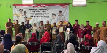 Ratusan Warga Desa Manggungharja Ciparay Gembira Terima Sertipikat PTSL