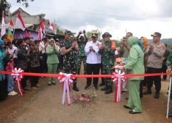 Dampingi Danrem 061/Suryakancana, Bupati Sukabumi : TMMD Memberikan Manfaat Besar Bagi Masyarakat
