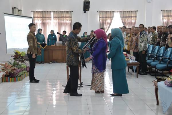 Bupati Ciamis Lantik Bunda PAUD dan Ketua TP PKK Kecamatan, Paredi Cekas Ujung Tombak Pencegahan Kekerasan Anak.