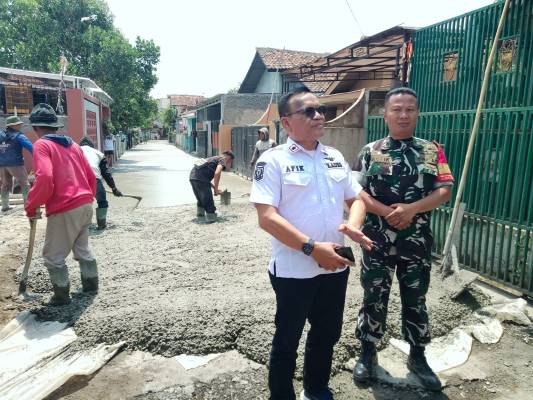 Kades Serangmekar Tinjau Pembangunan Pengecoran Jalan Ucapkan Terimakasih pada Bupati Bandung