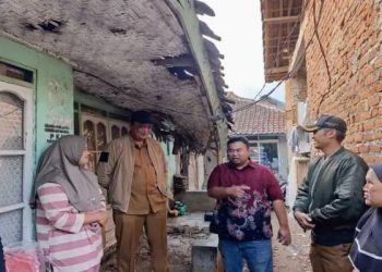 Derita Empat Anak Yatim di Garut : Atap Rumah Tempat Bernaung Ambruk, Berbagai Pihak Didorong Peduli