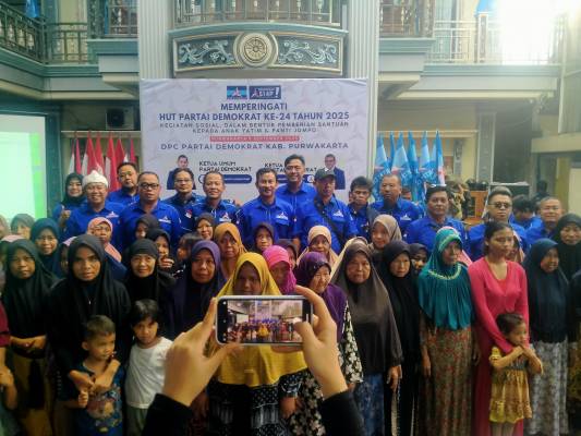 HUT ke 24 Demokrat Purwakarta Berikan Santunan Kepada Anak yatim dan jompo