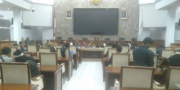 Mimbar Besar AMMGM di Gedung DPRD Garut Sampaikan 24 Tuntutan