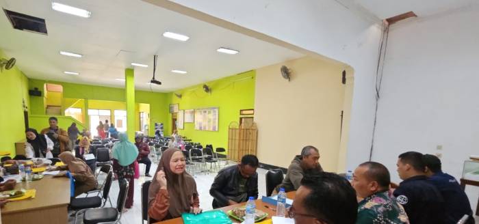 BPN Serahkan 234 Sertifikat PTSL, Warga Desa Cimekar Kecamatan Cileunyi Sambut Gembira