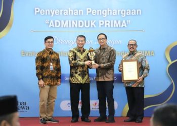 Bupati Bandung Dadang Supriatna Raih  Penghargaan sebagai Pembina Terbaik ‘Adminduk Prima’