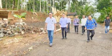 Bupati Herdiat Tinjau Perbaikan Jalan Nambo–Banjarsari, Warga Apresiasi Realisasi Janji Infrastruktur