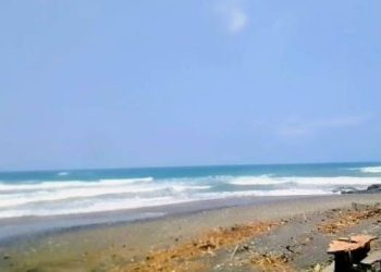 Karang Modang : Keindahan Alam Pantai Batu Bersyair Desa Indralayang