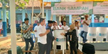 Wujud Kepedulian Sosial PT SMI Melalui Program CSR: Bank Sampah, Susu untuk Siswa, dan Beras bagi Warga Desa Mekarsari