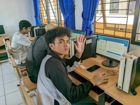 Foto: Peserta didik kesetaraan sedang mengikuti Simulasi Tes Kemampuan Akademik di SPNF SKB Ciamis