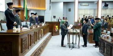 Gantikan Almarhumah Hj. Tiktik Kartika  Khoiril Anwar Resmi Dilantik Jadi Anggota DPRD Kabupaten Bandung