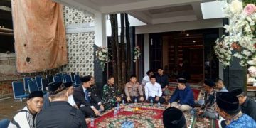 Kapolres Purwakarta Sampaikan Belasungkawa ke Rumah Duka Bupati Purwakarta