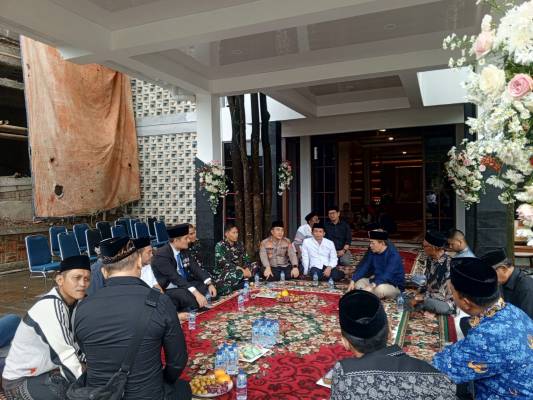 Kapolres Purwakarta Sampaikan Belasungkawa ke Rumah Duka Bupati Purwakarta