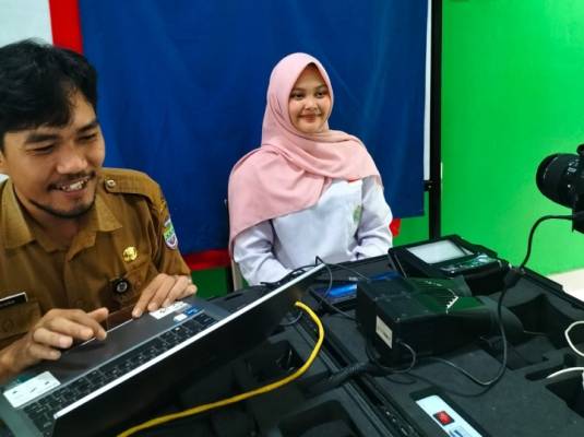 Disdukcapil Ciamis Jemput Bola Rekam KTP-el Pemula MAN 5 Panjalu, Siswa Antusias