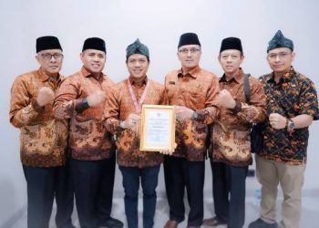 Bupati Bandung Dianugerahi Piagam Penghargaan dan Tanda Kehormatan Wredatama Nugraha Utama