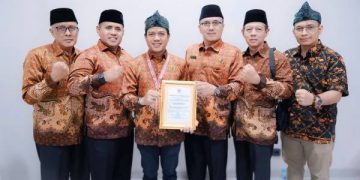 Bupati Bandung Dianugerahi Piagam Penghargaan dan Tanda Kehormatan Wredatama Nugraha Utama