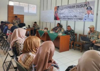 Serma Panji Babinsa Desa Bumiwangi Anggota Koramil 2408 Ciparay Hadiri Musdus RPJMDes dan RKPDes