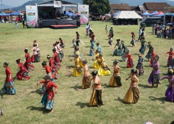 Hajat Huluwotan Warnai Pagelaran Seni Budaya Daerah Kabupaten Bandung di Desa Mekarsari Pasirjambu