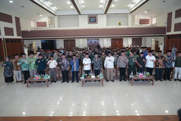 Lantik Pengurus BWI Kabupaten Bandung. Bupati Dukung Penuh Proses Sertifikasi Gratis Tanah Wakaf untuk Masjid
