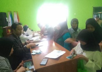 Warga Antusias Terima BLT Kesra Rp900 Ribu yang Disalurkan Melalui PT Pos Indonesia di Desa Sagaracipta