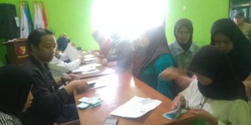 Warga Antusias Terima BLT Kesra Rp900 Ribu yang Disalurkan Melalui PT Pos Indonesia di Desa Sagaracipta