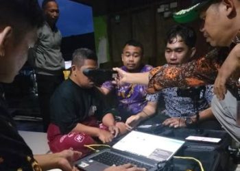 Lagi Tim Disdukcapil Ciamis Tembus Hujan Badai dan Medan Licin Hingga Malam Demi Layani Lansia dan Disabilitas Mental di Dua Desa