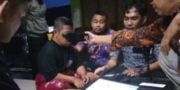 Lagi Tim Disdukcapil Ciamis Tembus Hujan Badai dan Medan Licin Hingga Malam Demi Layani Lansia dan Disabilitas Mental di Dua Desa