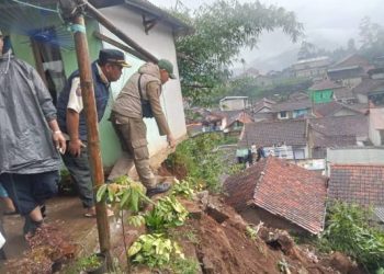 Longsor di Pangalengan : Tiga Rumah Rusak, 20 Jiwa Terdampak