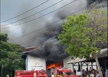 Pabrik Garmen di Cikancung Kebakaran Hebat, Hanguskan Dua Gudang Benang